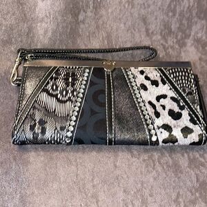 Chateau wristlet  